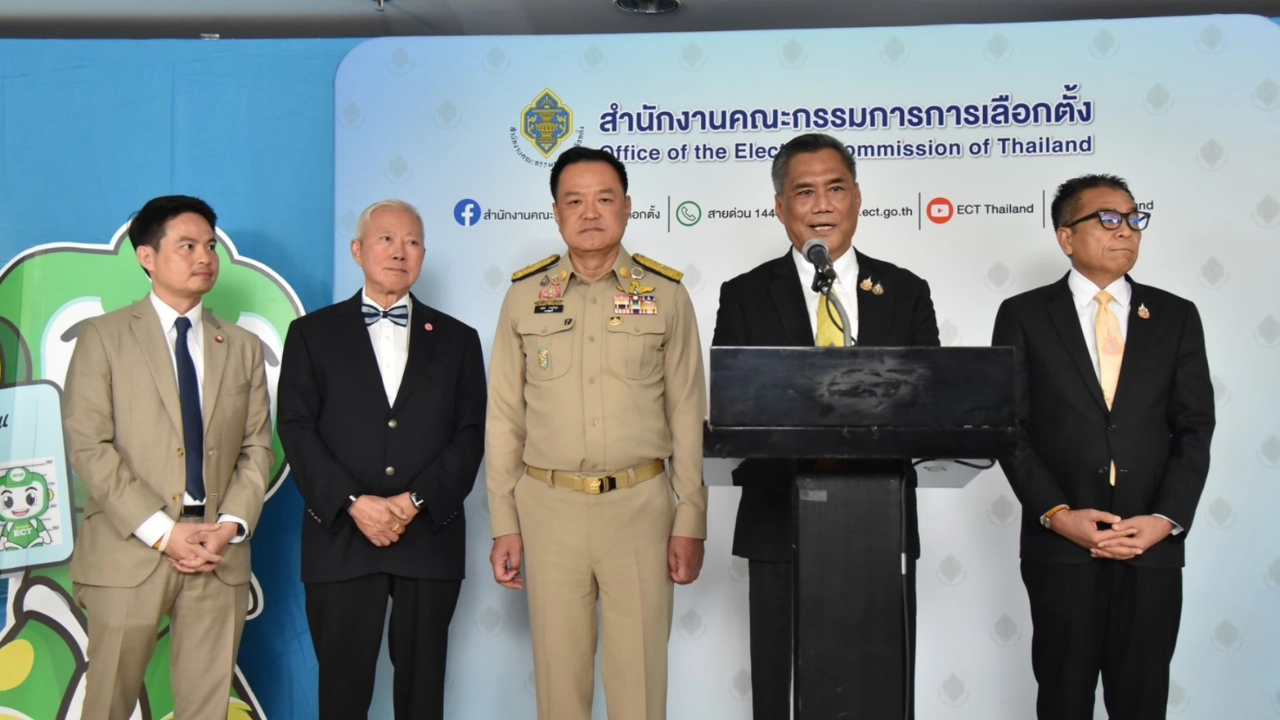 นายกฯ ไม่ตอบยุบสภา