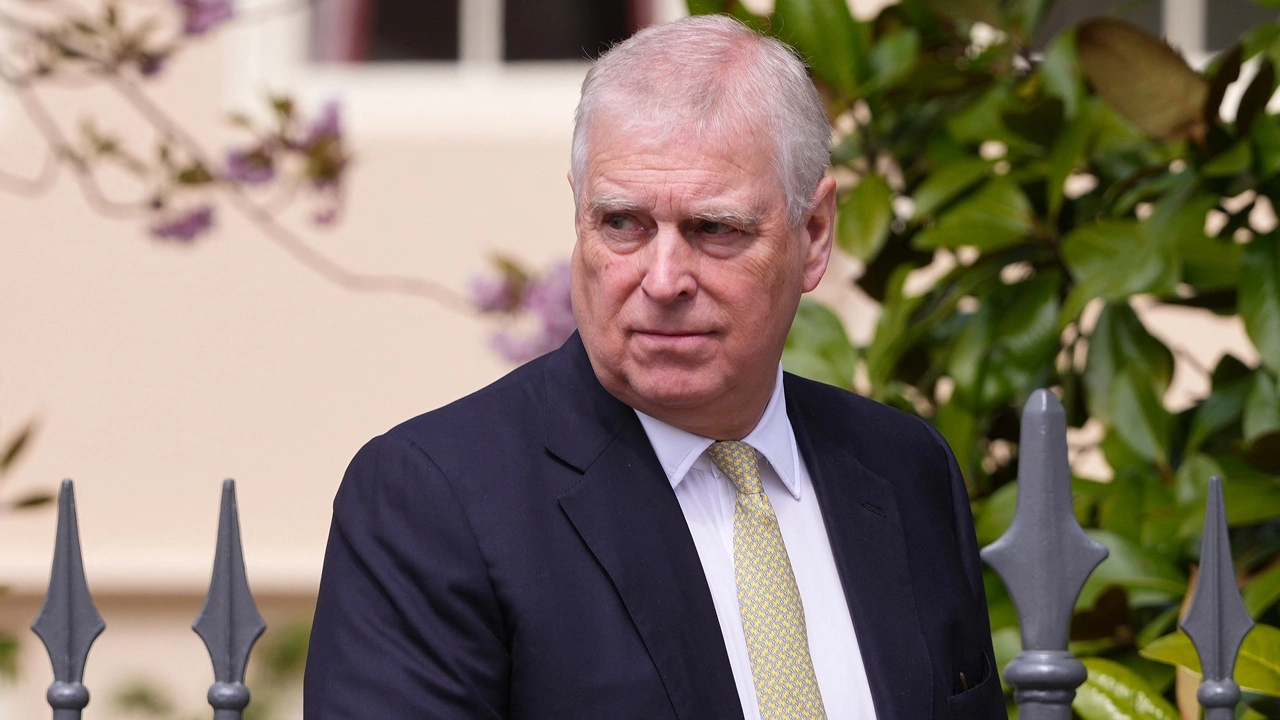 คิงชาร์ลส์ที่ 3 จ่อถอดยศทหาร