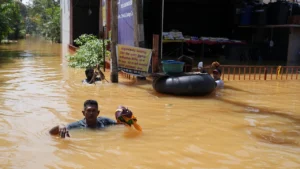 ศรีลังกาอ่วม ไซโคลนถล่ม