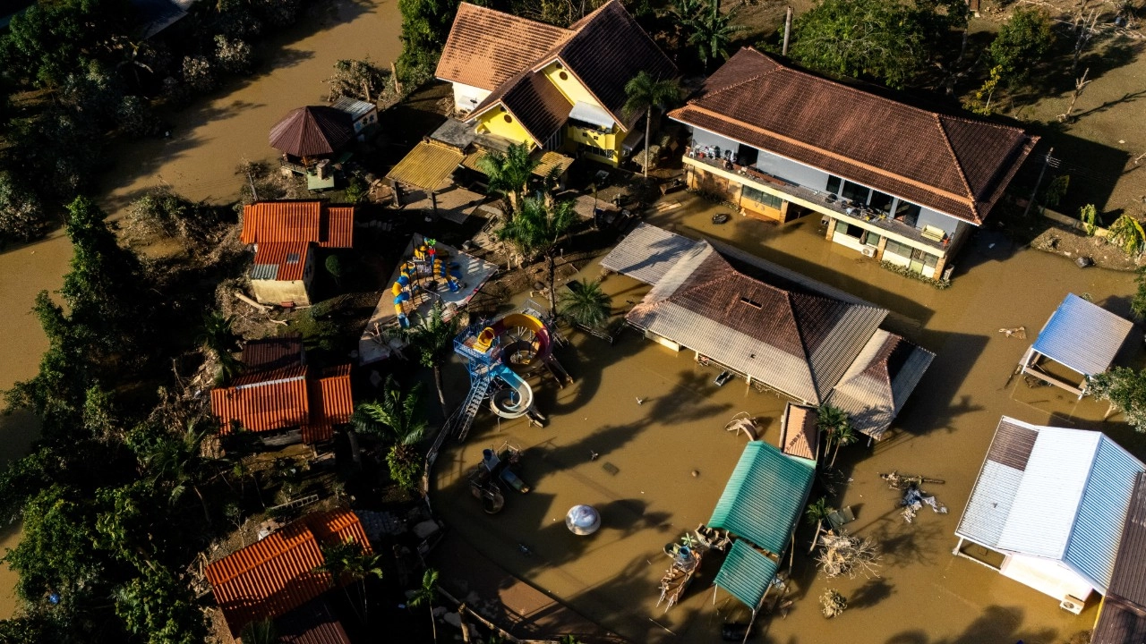 ดับทะลุ 1,100 ศพ น้ำท่วมหลายชาติ