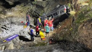 8 ชีวิตระทึก รถเสียหลัก