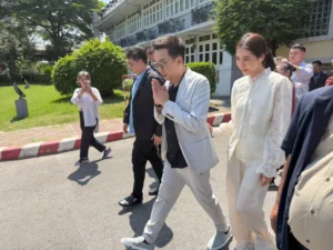 โอ๊ค เยี่ยม ทักษิณ