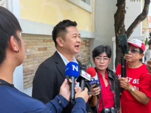 โอ๊ค เยี่ยม ทักษิณ