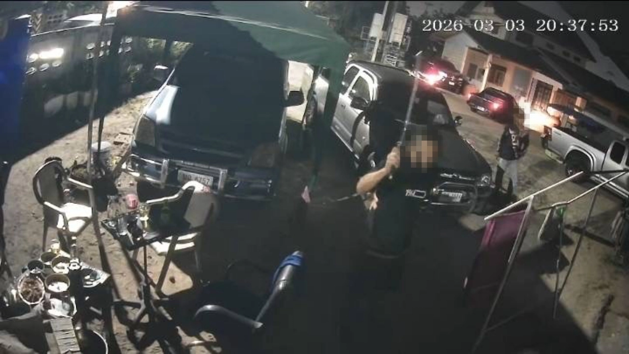 ซ่อมรถไม่ถูกใจ หนุ่มควงมีดฟันช่างซ่อม