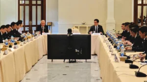 เอกนิติ สั่งพาณิชย์ฟันพวก